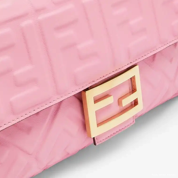 Vintage HOT Leather Bag Medium Motif Pink Fendi FF Nappa Baguette In 0617